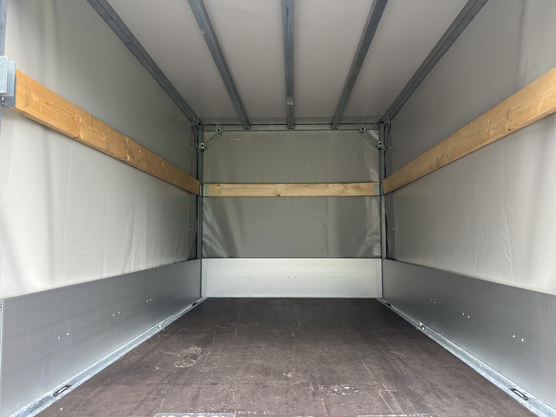 Humbaur Rimorchi: Anhänger mit oder ohne Verdeck 1300 Kg Mieten pro Tag – Usato da Erstfeld venduto da Flexi100. 3