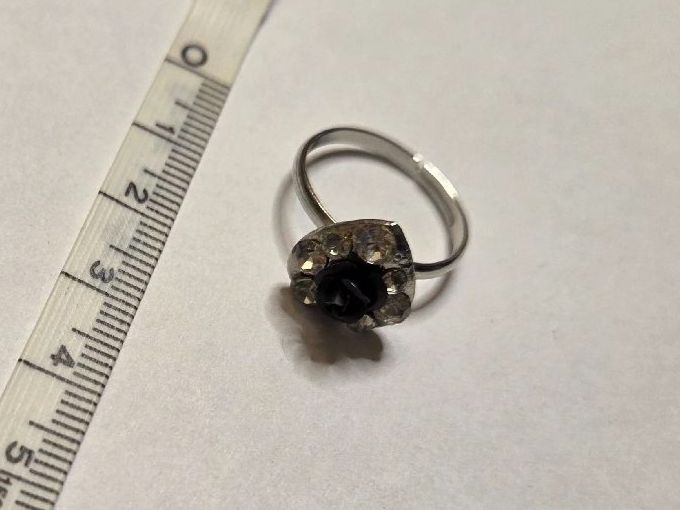 Anelli: Bague ajustable Fleur Noire et Strass – Nuovo (secondo la descrizione) da Territet venduto da Cenh 4