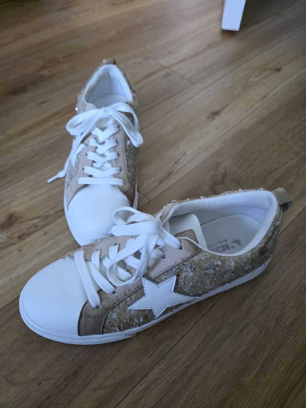 Damenschuhe: Sneaker – Neu (gemäss Beschreibung) aus Rüti ZH von car_gl78