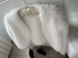 Weiße Felljacke für Hochzeitskleid
