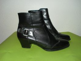 Stiefelette schwarz mit Schnalle von Paul Green