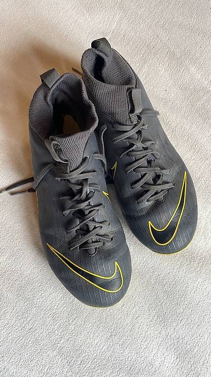 Scarpe da uomo: Fussballschuhe Nike – Usato da Lenk im Simmental venduto da antoniawanda
