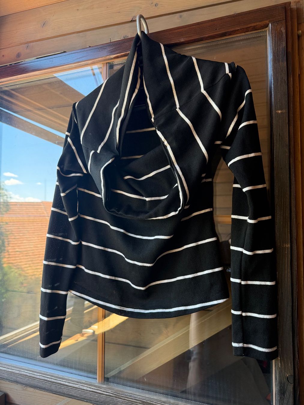 Zara Pullover & Sweatshirts: Damen Pullover schwarz-weiss gestreift – Gebraucht aus Aesch (Neftenbach) von Maece_