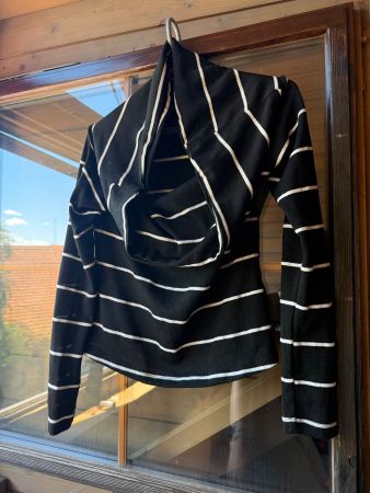 Damen Pullover schwarz-weiss gestreift