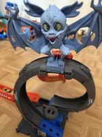 Hot Wheels City Nemesis Bat vs Tire Shop