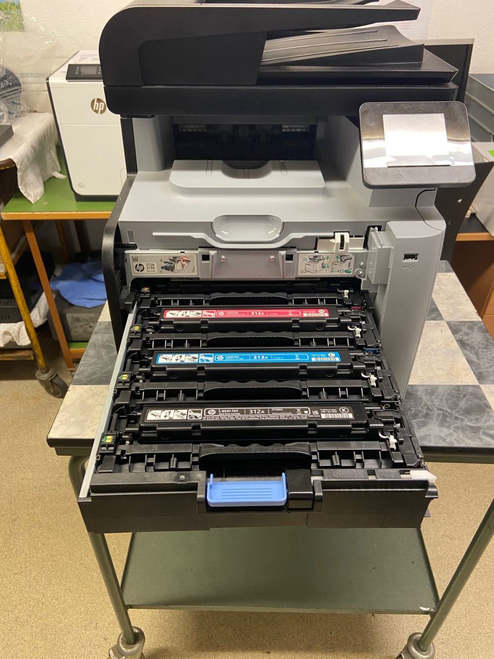 Hewlett Packard Drucker: HP Color Laserjet MFP M476DW – Defekt aus Oberengstringen von  1