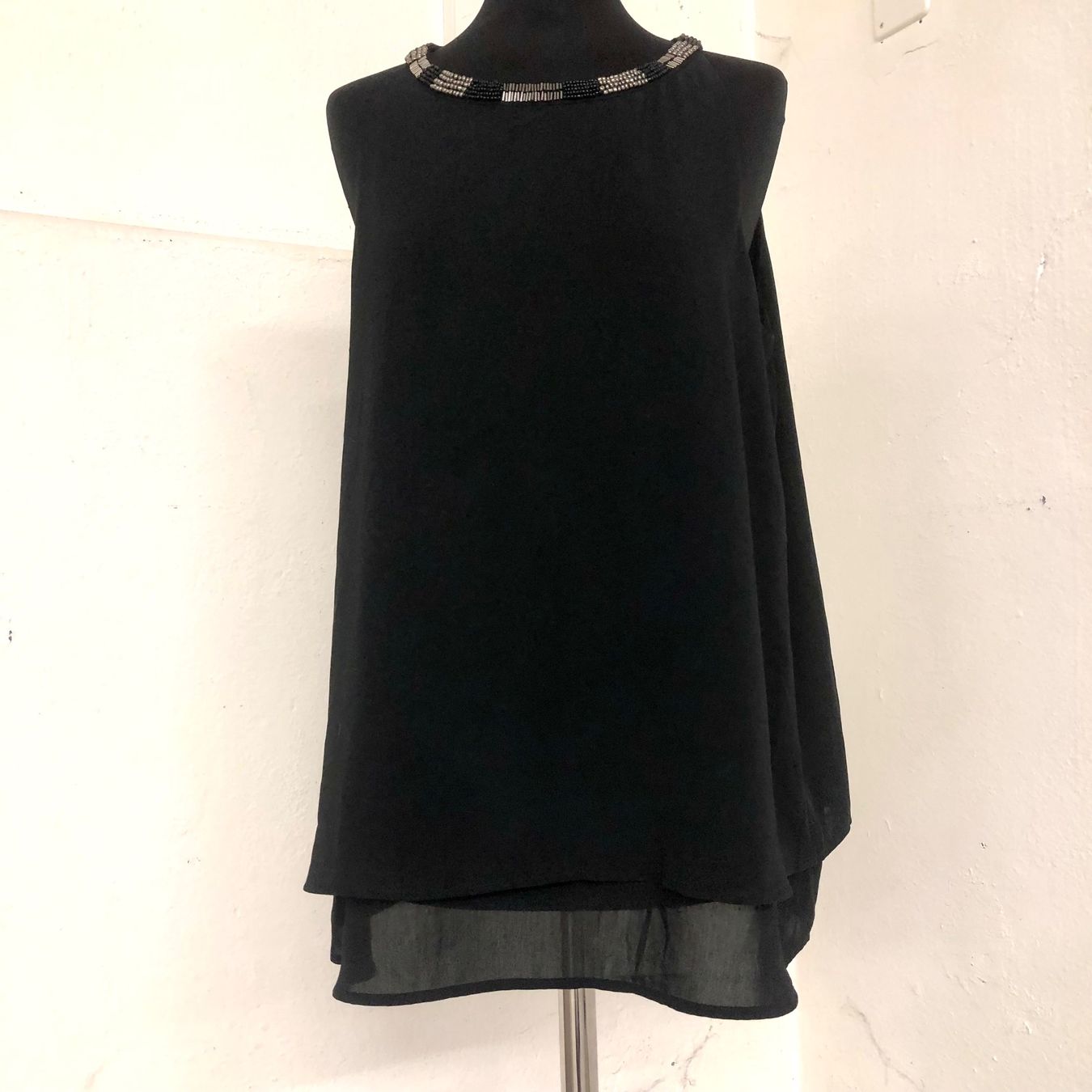 Esprit Tops: Esprit Oberteil schwarz Grösse 42 mit Perlenkragen – Gebraucht aus Brienz BE von Kokolea84