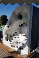Outdoor Whirlpool  (Eckmodell) für 2 Personen zu verkaufen