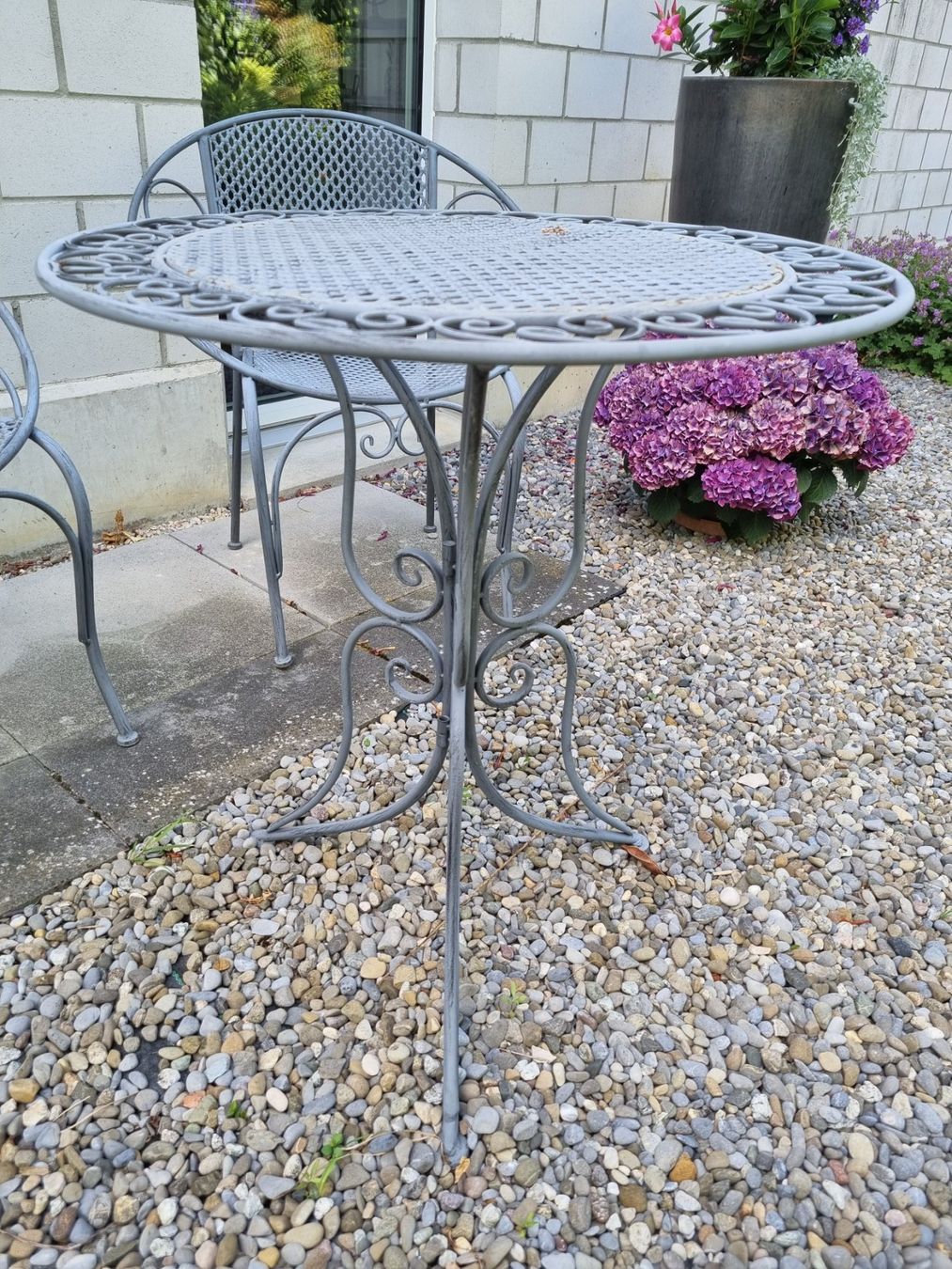 Tische: Bistrotisch und 2 Stühle. – Gebraucht aus Elfingen von koala99 2
