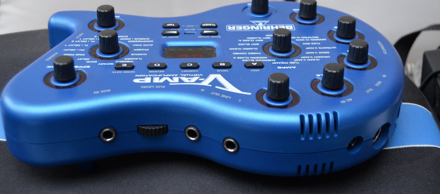 Behringer Strumenti musicali: Behringer V-AMP 2 Gitarreneffekt /effet de guitare processor – Usato da Collonges venduto da arashee 4