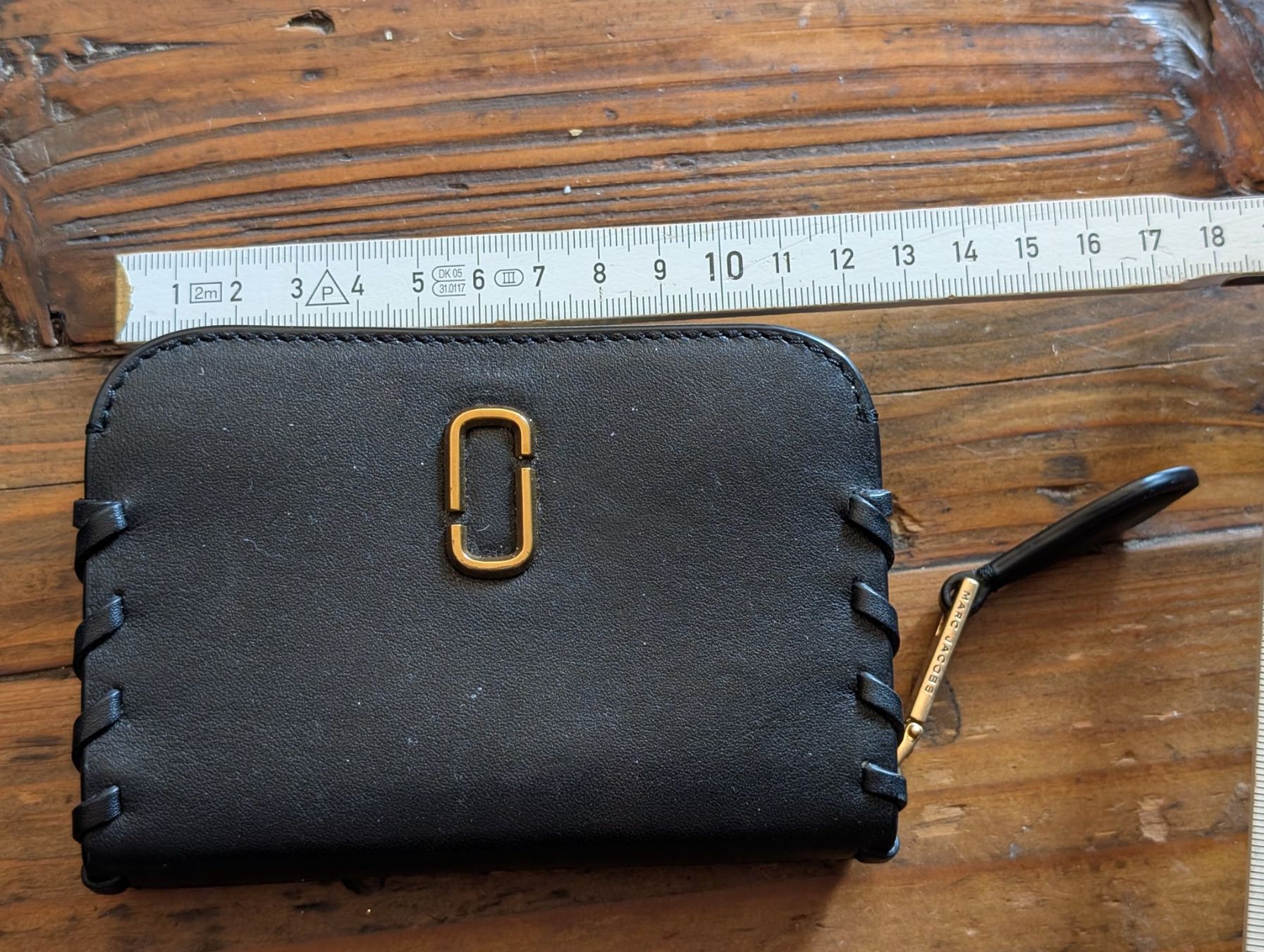 Marc Jacobs Portemonnaies: MARC JACOBS porte-monnaie noir – D'occasion à Cheseaux-Lausanne par loscaptos