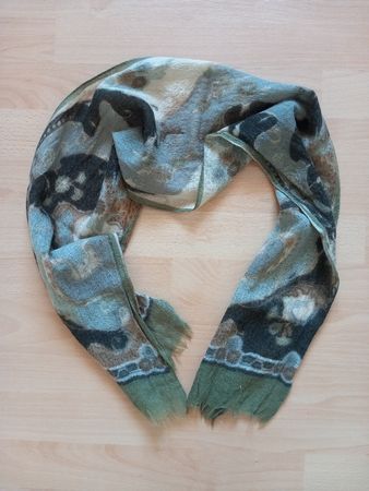 Foulard à motifs kaki, beige et noir