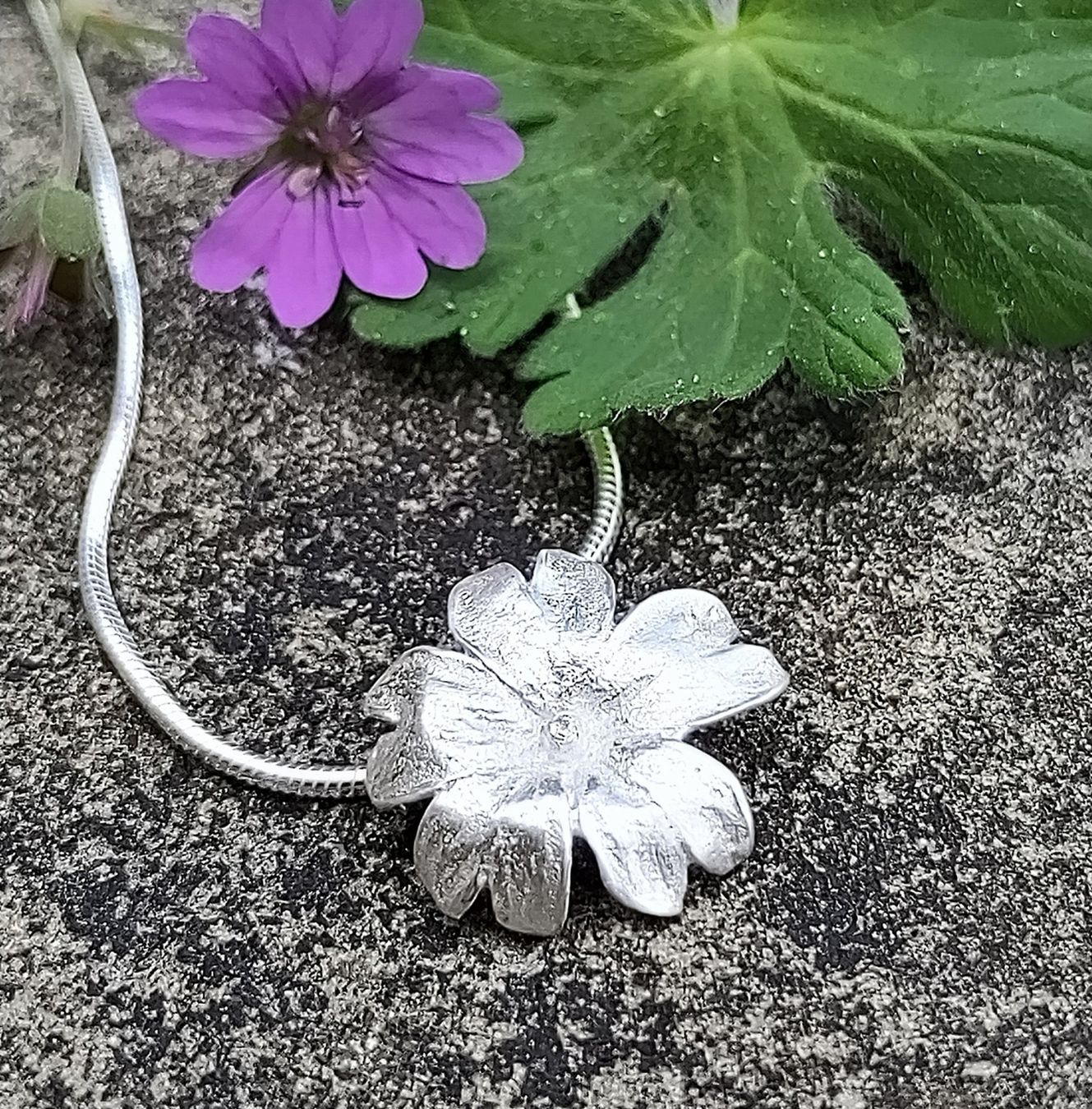 Catenine: Kette mit Silberstorchenschnabel – Nuovo e nell'imballaggio originale da Lauperswil venduto da Naturhandwerk 2