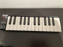 Minipiano Akai LPK25