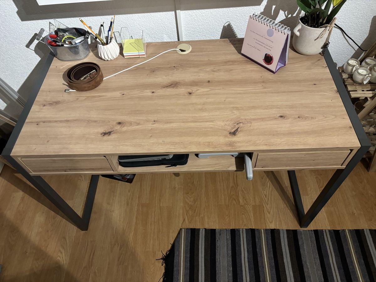 Schreibtische: Schöner Schreibtisch – Gebraucht aus Niederbipp von Pto6 1
