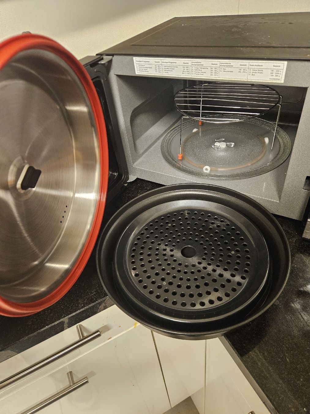 Elettrodomestici da cucina: Microwelle – Usato da Schleitheim venduto da Marc.Heller 1