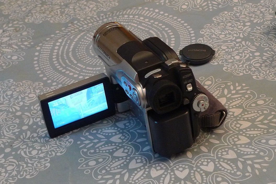 Hitachi Camcorder: DVD HDD -Kamera – Gebraucht aus Bern von  6