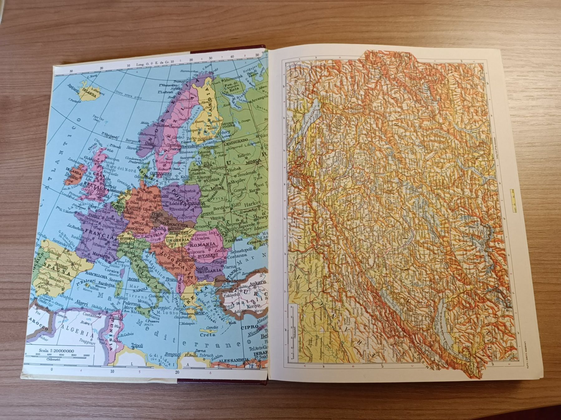 Libri: Libri Bücher LA SVIZZERA, 2 Bände – Usato da Niederwil AG venduto da Agenda 1