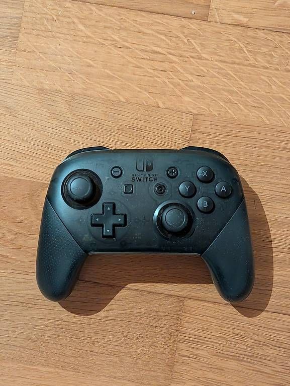 Controller: Nintendo Switch Pro Controller – Gebraucht aus Niederscherli von Fati63