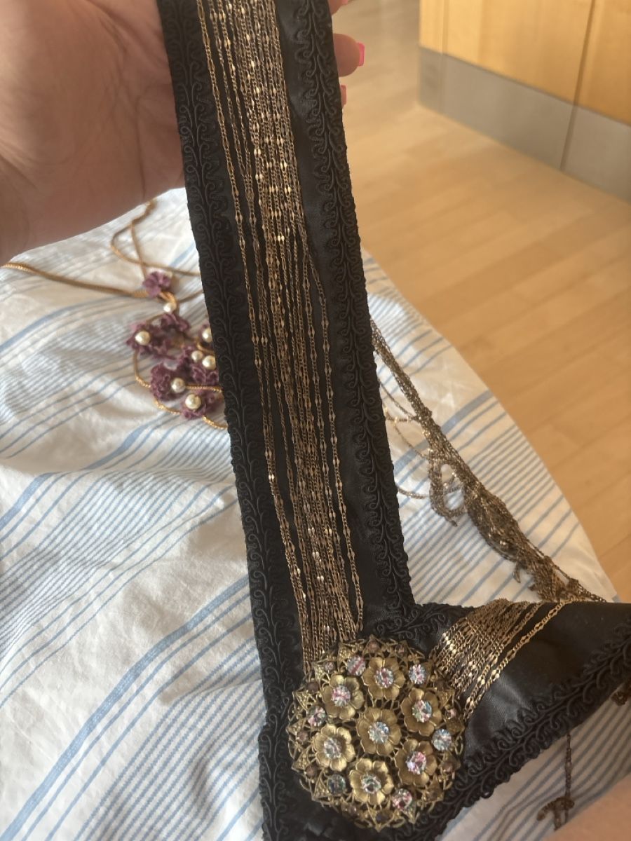 Colliers: Collier plastron noir orné de perles dorées – D'occasion à Puidoux par ray_2b5z 2