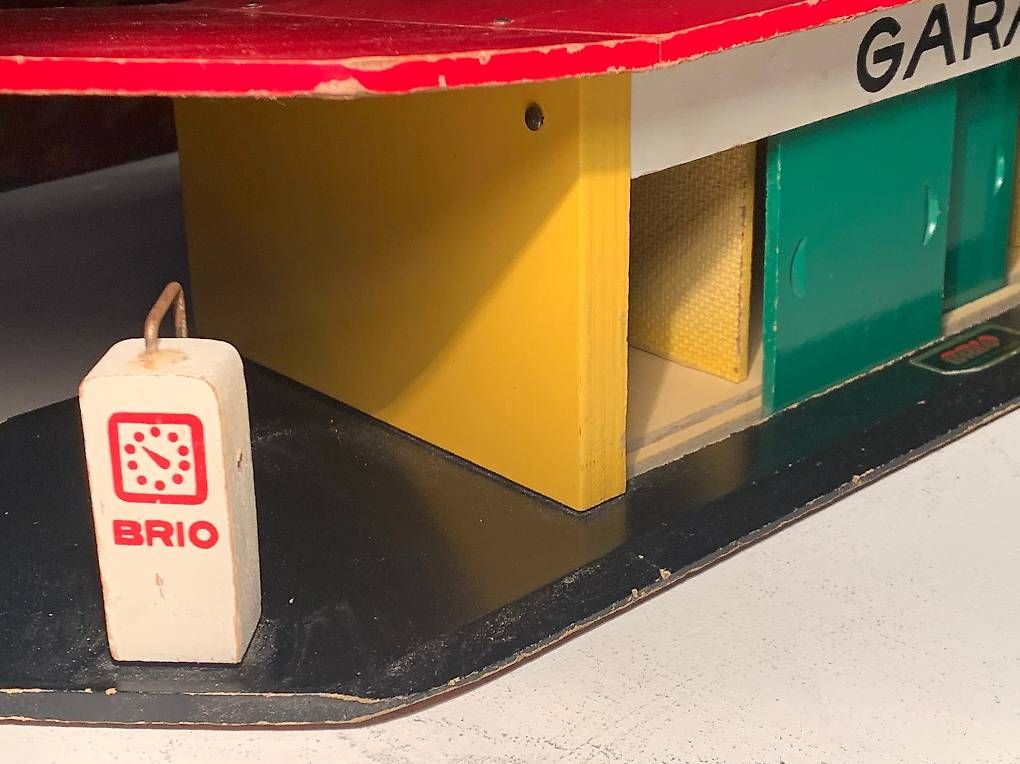 Spielzeuge: Original Brio-Garage, aus den 1950er Jahren – Gebraucht aus Zürich von Rotgruen 2