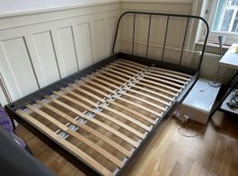 Metallbett 140x200cm mit Lattenrost - Top Zustand
