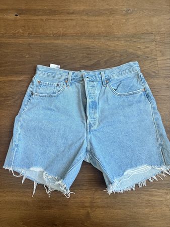 Levi's Mid Thigh Denim Shorts - Size W32