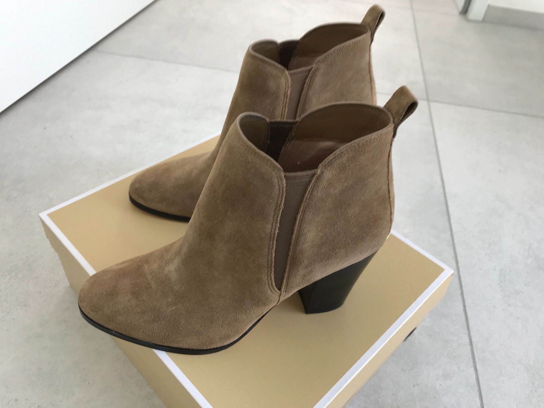 Michael Kors Scarpe da donna: NEW Beautiful Michael Kors Boots 9M – Nuovo e nell'imballaggio originale da Montagnola venduto da eva_gm6j 4