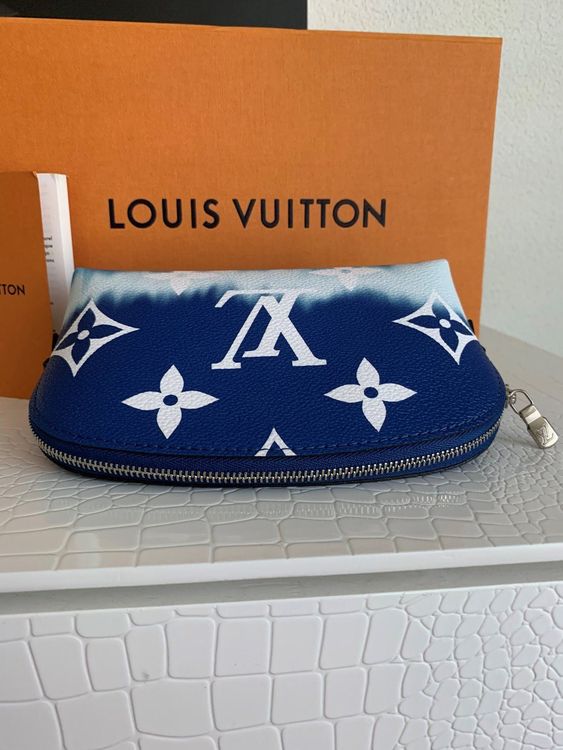 LOUIS VUITTON ESCALE POCHETTE COSMETIQUE