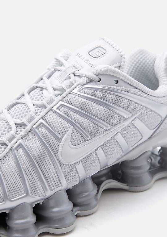 Scarpe da uomo: Nike SHOX SE Sneaker low silber – Usato da Pratteln venduto da Izabela._. 4