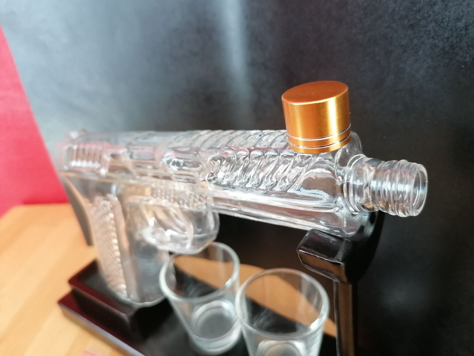 Schweizer Armee Stichwaffen: Originelle Whisky Schnaps Likör Flasche Form einer Pistole – Neu und originalverpackt aus Pfäfers von Padj 8