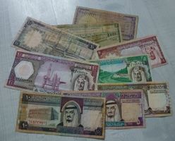 Lot ++ 9 Stück alten Banknoten aus Saudi Arabien ab 1968