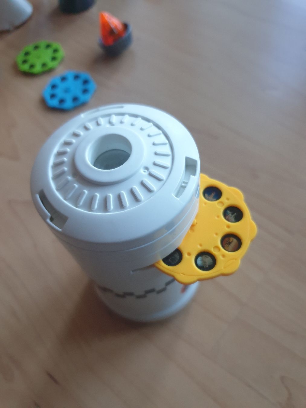 Spielzeuge: Spielzeug Rakete mit Projektionsfunktion – Gebraucht aus Davos- Platz von Bentschi86 2