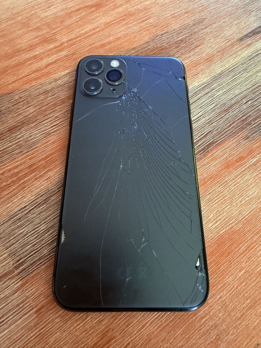Apple Telefoni cellulari / Smartphones: iPhone 11 Pro mit defektem Rückglas – Difettoso da Boningen venduto da Tannsebaum 1