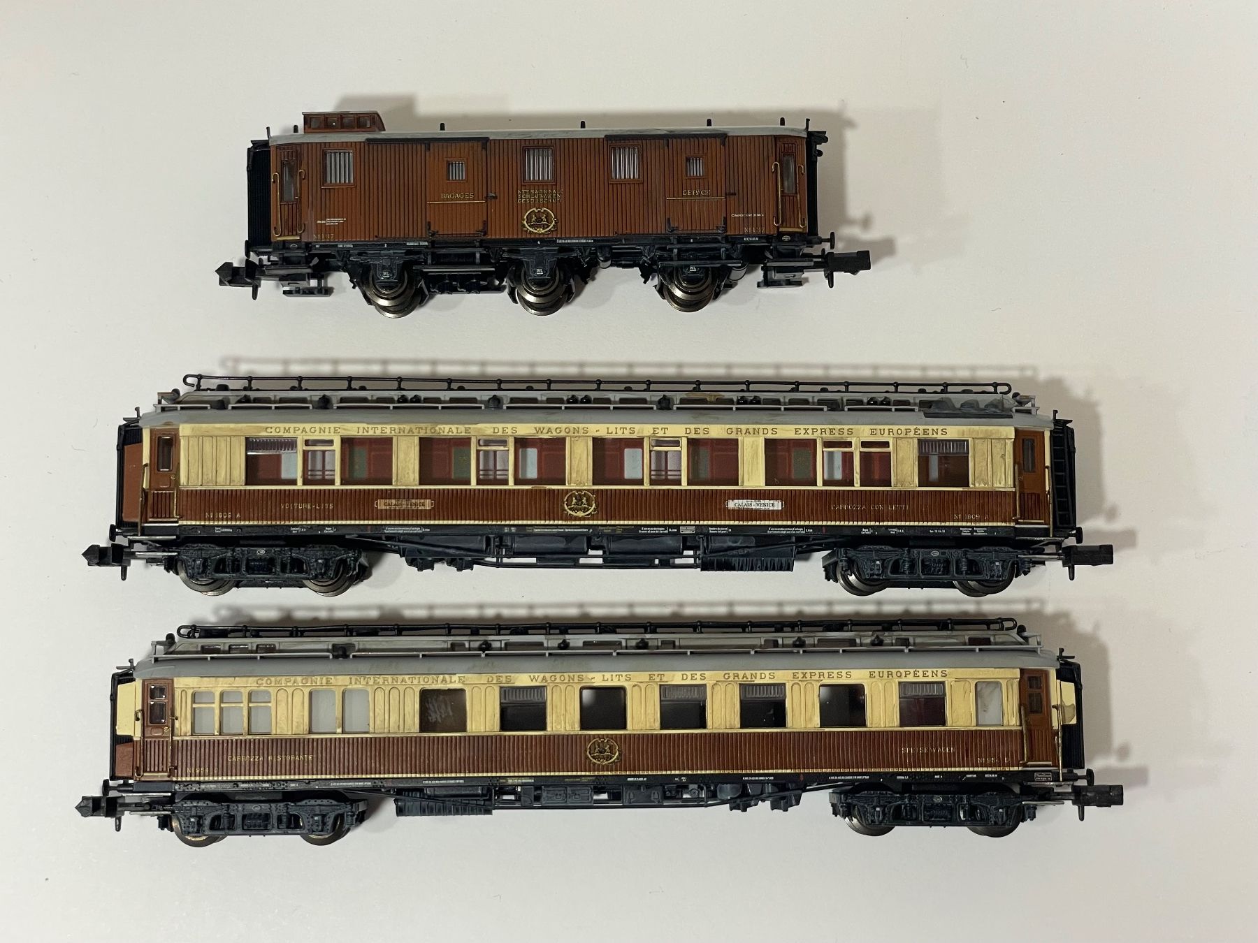 Hobbytrain Modellini di ferrovie: Hobbytrain H22103 3 teiliges Simplon-Express CIWL Set – Nuovo (secondo la descrizione) da Wilderswil venduto da Modellbahn-Shop-Moll 3
