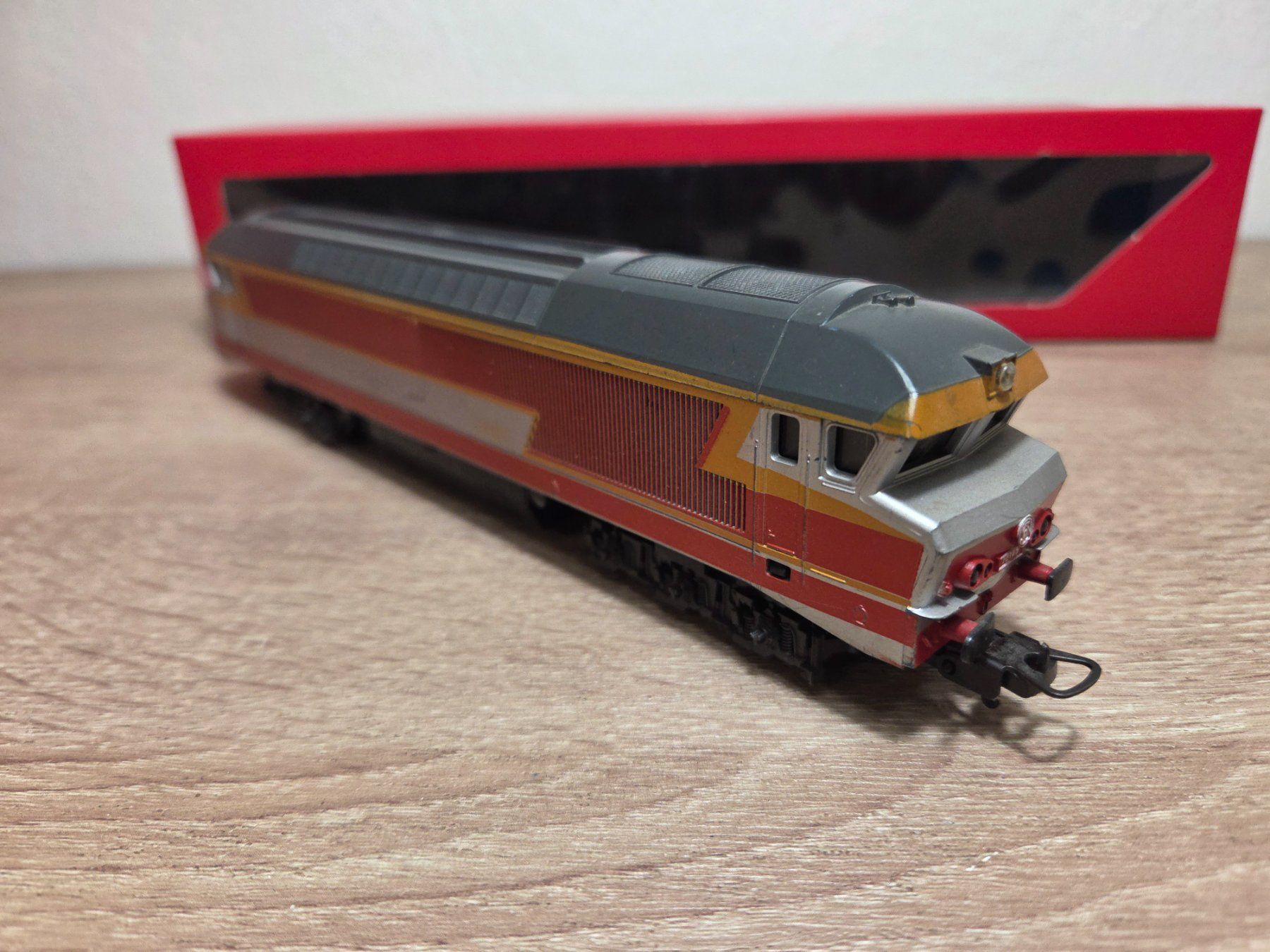 Lima Modellini di ferrovie: Lima 72105 Diesellok SNCF H0 – Usato da St-Aubin-Sauges venduto da Lo_Go 3