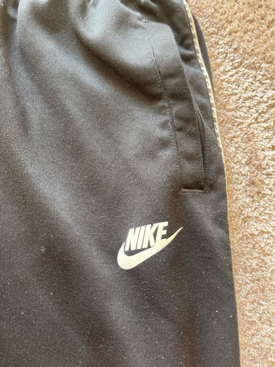 Nike Pantaloni: Jogging nike noir enfant 147-158cm – Usato da Lausanne venduto da mae_dj7r 1