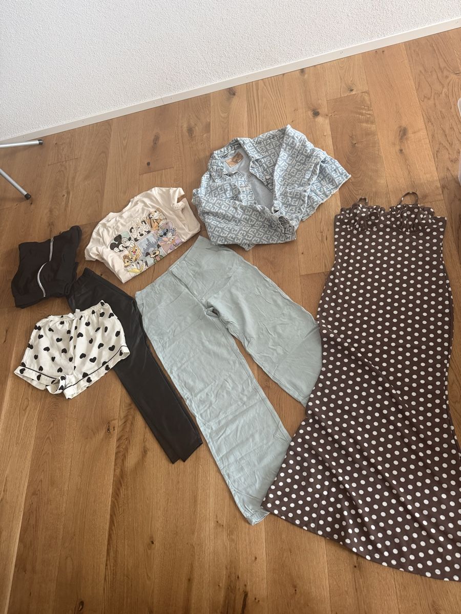 Lots de vêtements: kleiderpaket gr.s – D'occasion à Hohenrain par Flysohighmybutterfly 1