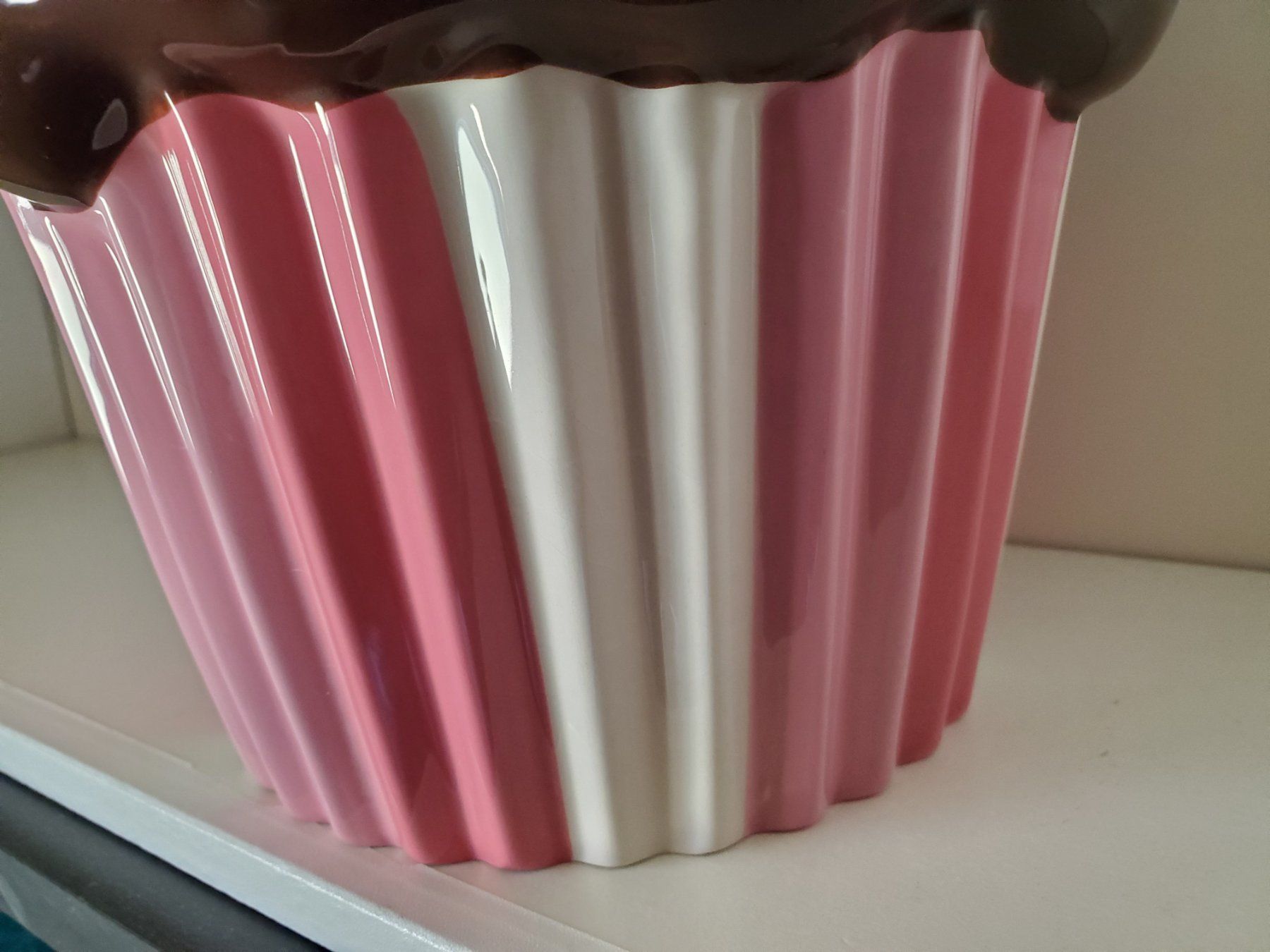 Contenitori & Simili: Boîte à biscuits / Cookie jar forme cupcake en céramique – Usato da Rennaz venduto da La_malle_du_dauphin 6