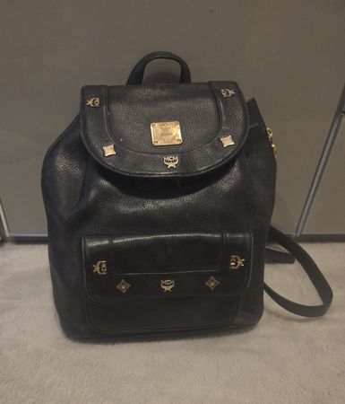 MCM Rucksack Leder schwarz mit Golddetails gebraucht