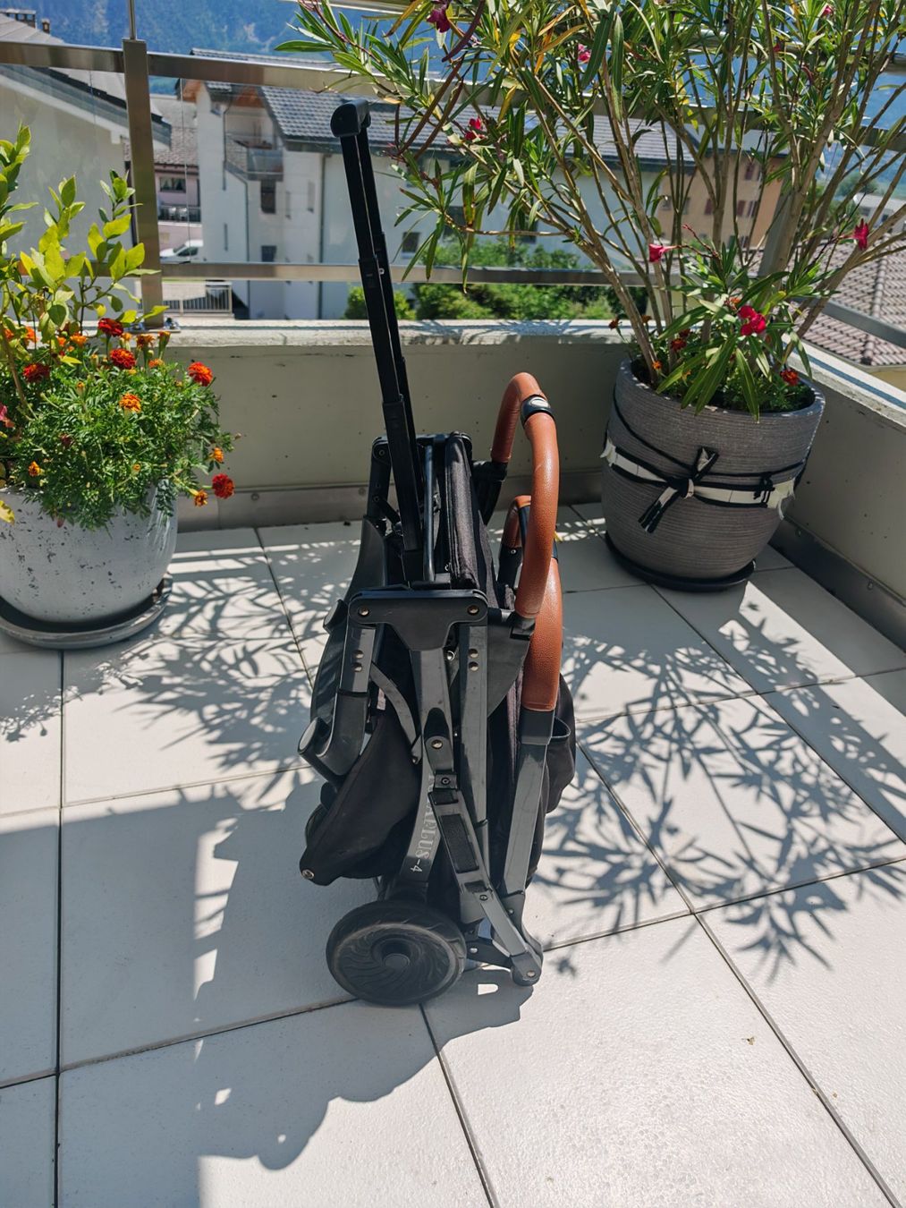 Carrozzine: Poussette ultra-compacte Yoya Plus 4 (pliable avion – Usato da Chamoson venduto da OkGeo 4