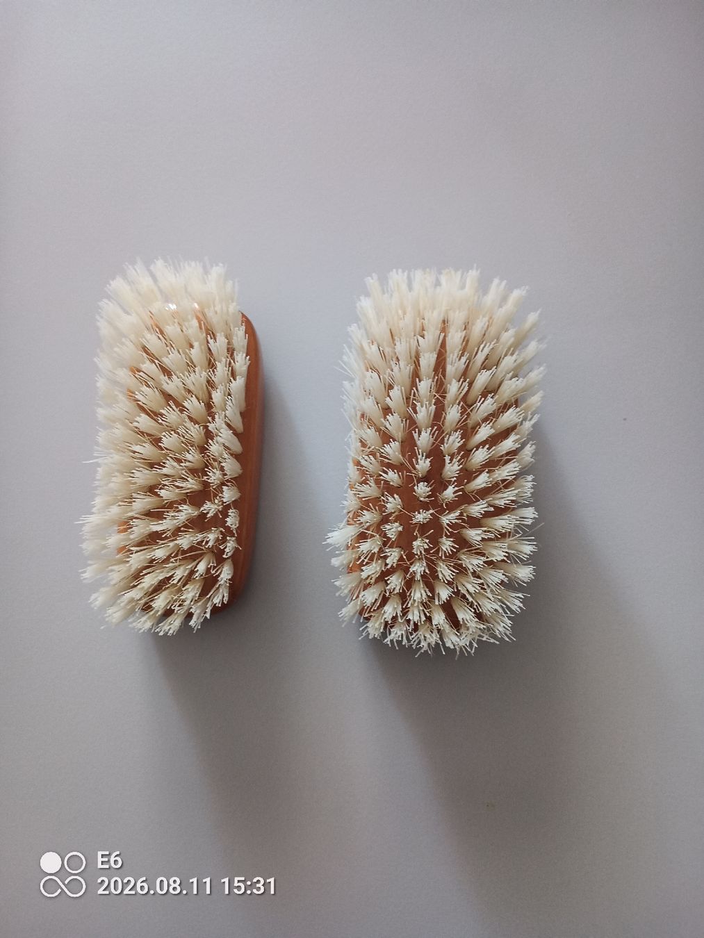 Altro per la cura dei capelli: 2 Haarbürsten – Nuovo e nell'imballaggio originale da Zürich venduto da Mitzi6 1