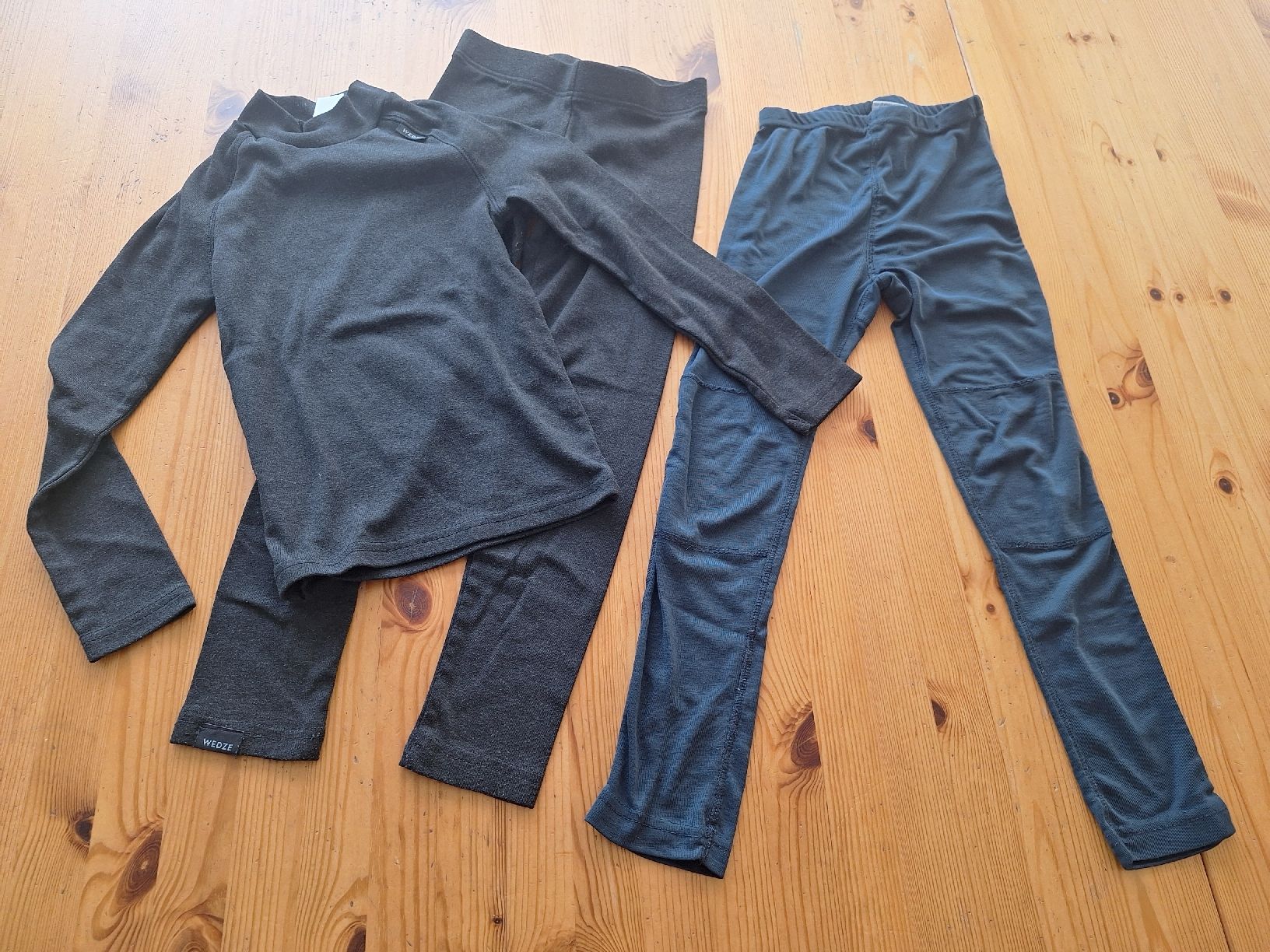 Ensembles coordonnés: Skiunterwäsche, Grösse 128 – D'occasion à Aesch BL par ChezToKa