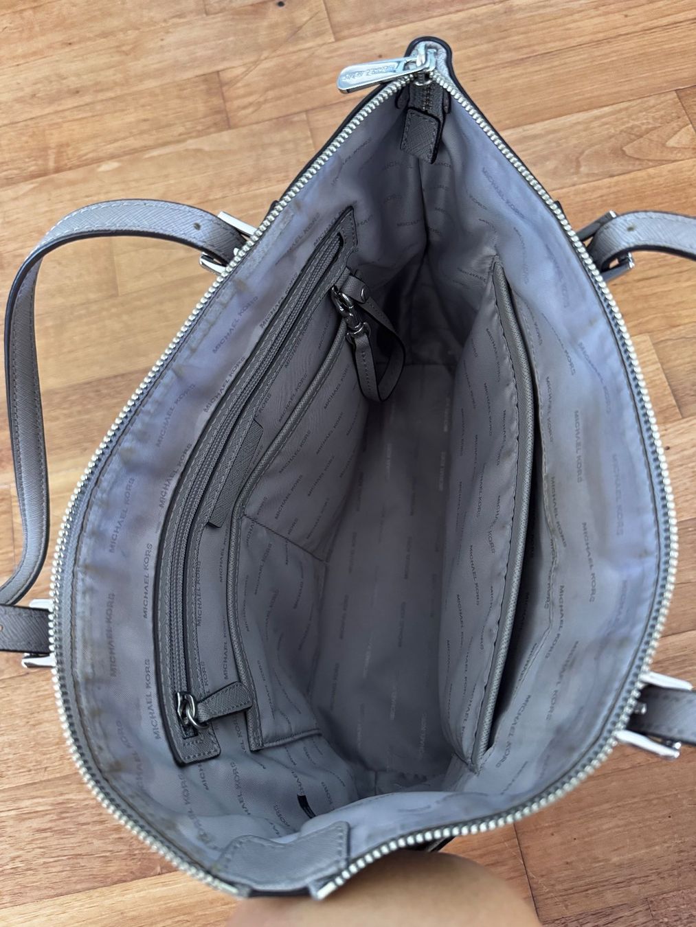 Michael Kors Borse da donna: Handtasche / Tasche von Michael Kors in grau – Usato da Montlingen venduto da timolino12 3