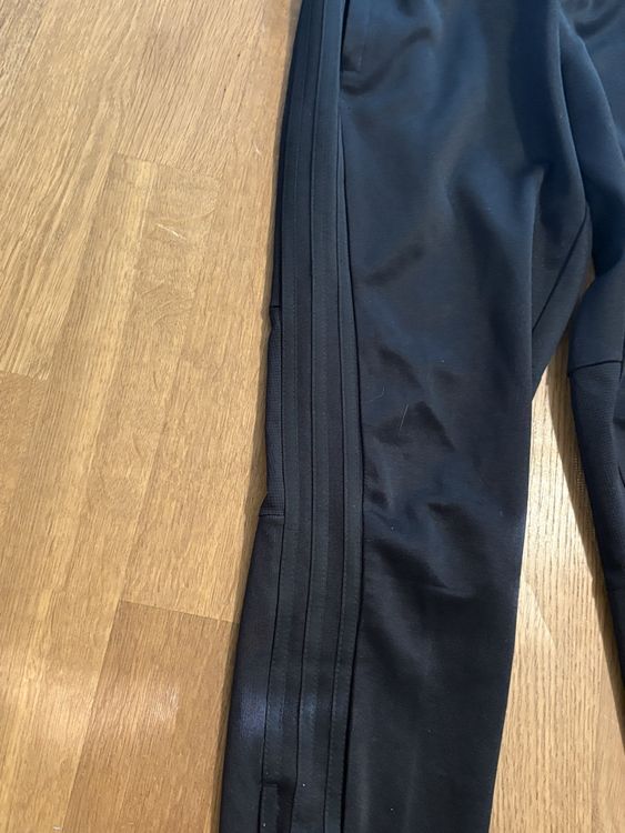 Adidas Pantaloni: Adidas Trainerhose Schwarz – Usato da Gümligen venduto da cir_75ch 1