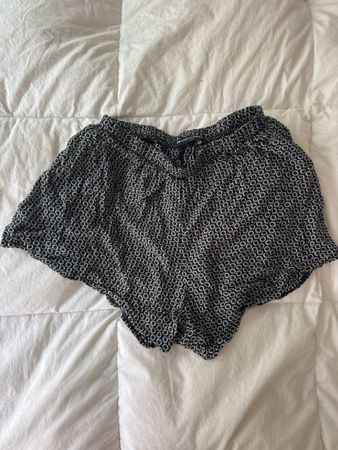 Short Brandy Melville fleuri noir et blanc - Taille unique