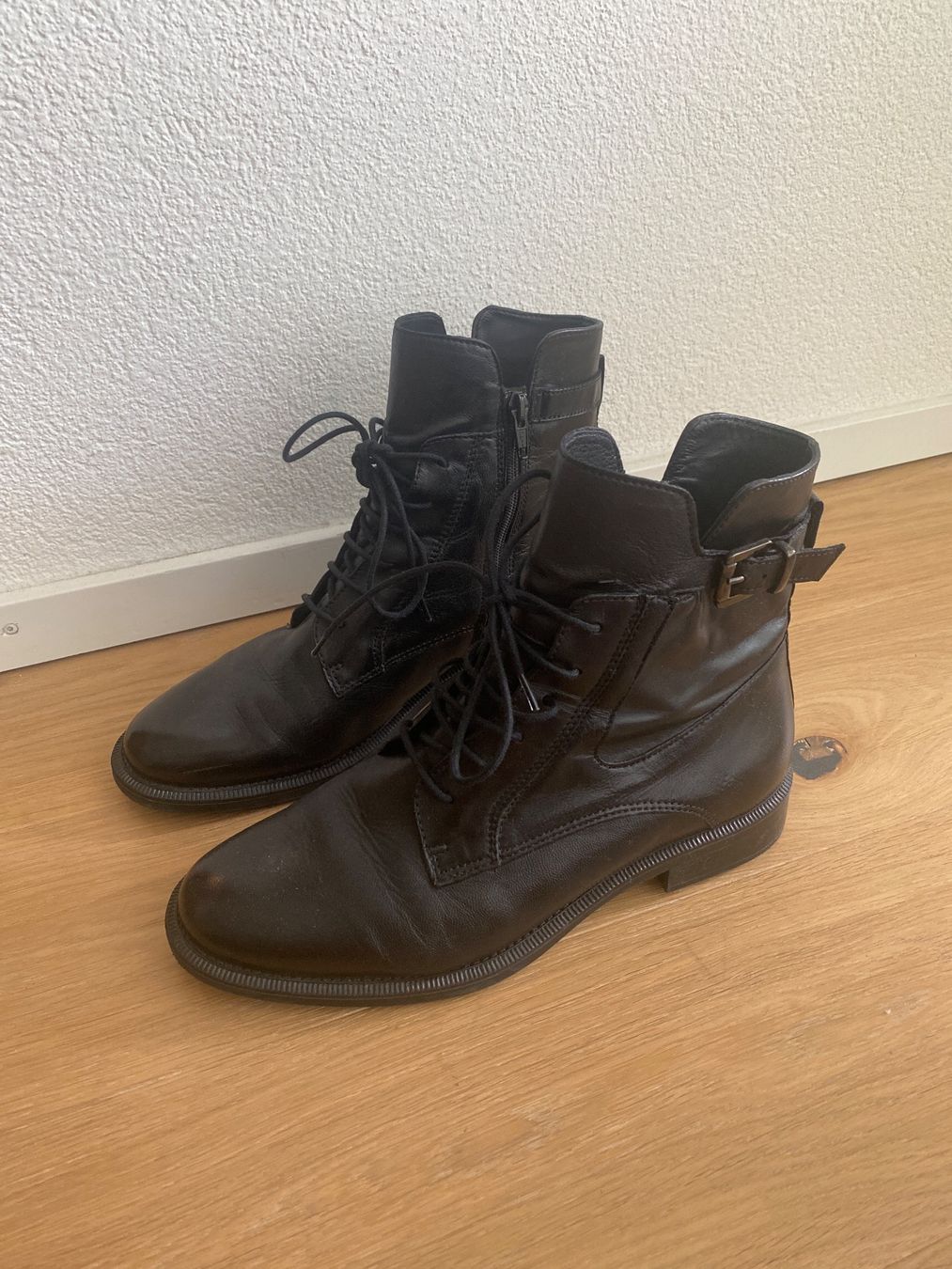 Globus Chaussures femmes: Stiefeletten Leder schwarz – D'occasion à Bolligen par Noeggeli10