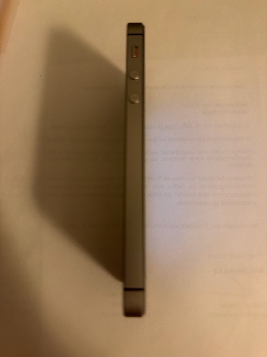 Apple Telefoni cellulari / Smartphones: iPhone SE Spacegrau guter Zustand – Usato da Reichenburg venduto da kren78 2