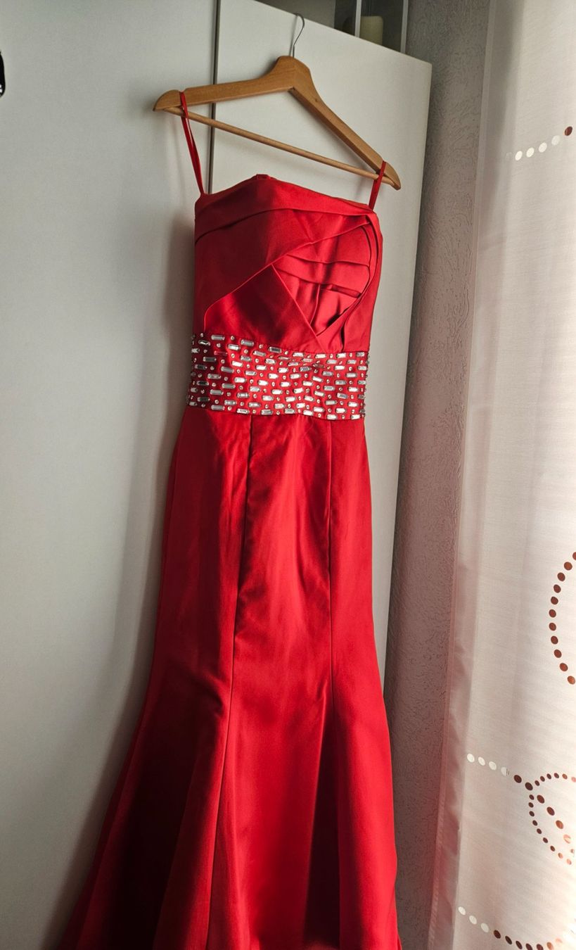 Kleider: Abendkleid rot Grösse XS mit Schmucksteinen – Gebraucht aus Diepoldsau von rin_d9yl 1