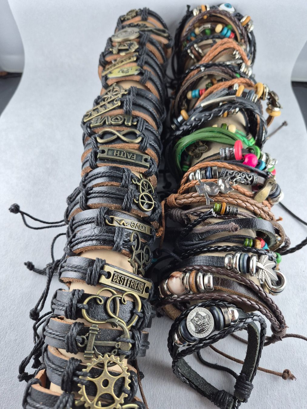 Bracciali & Braccialetti: Armbänder Set, 45 Stk. diverse Modelle – Nuovo (secondo la descrizione) da Wädenswil venduto da Orso31 1